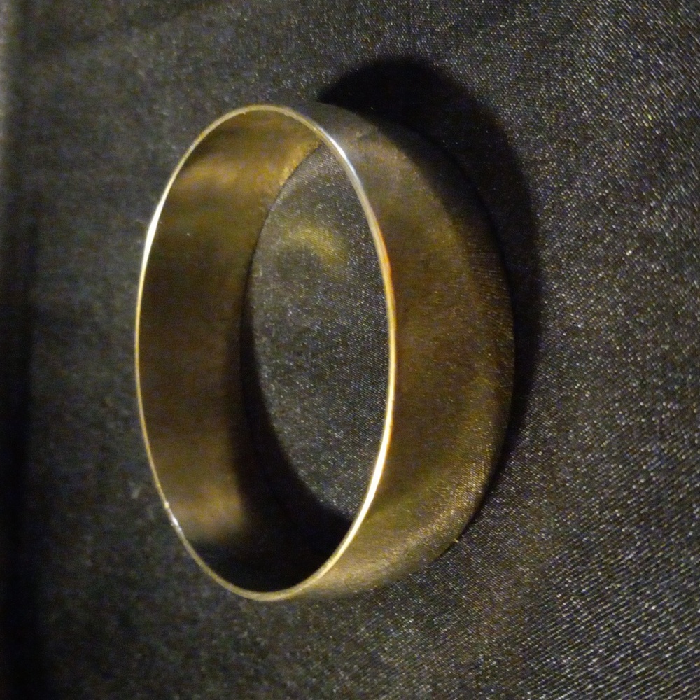 Bangle bracelet